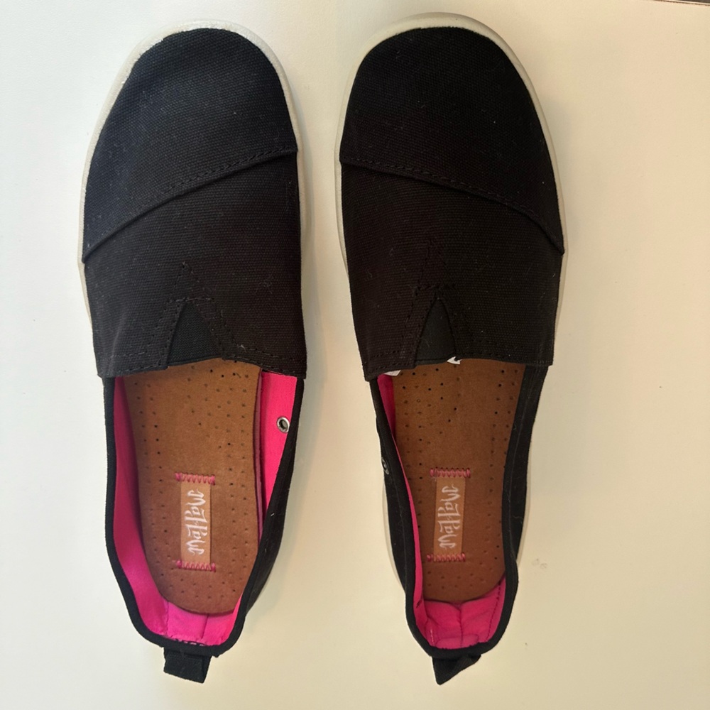 NWOT Casual Black Sneakers Mad Paw slip-on canvas 10 memory foam slides pink
